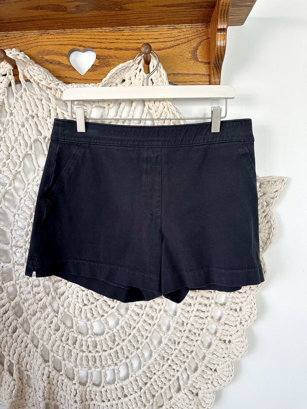 Spanx Polished Tailored Pull On Black Shorts Size Large